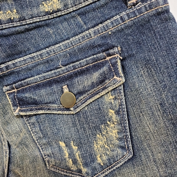 ⬇️ Forever 21 Distressed Denim Jean Shorts - Picture 3 of 5